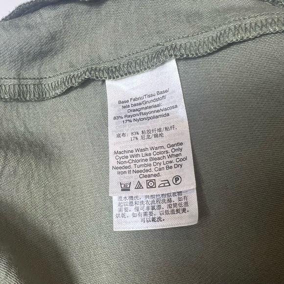 ✨DKNY Pant 6 Cargo Satiny army Green Zip 1/2 elastic pull on - Picture 9 of 10